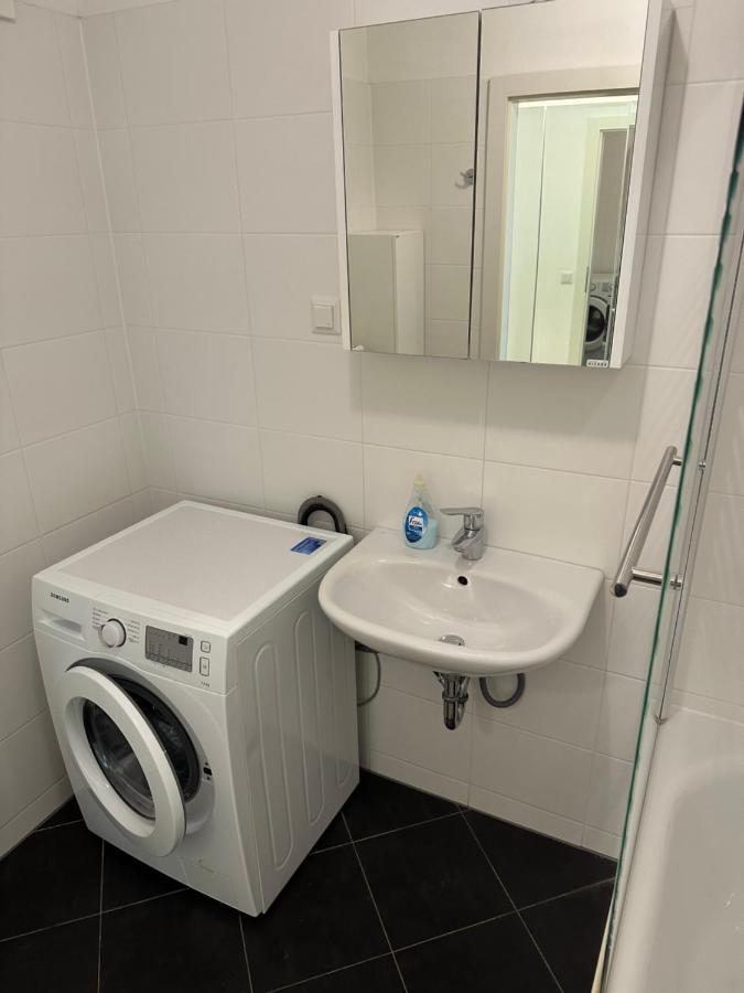 Hauptbahnhof Ferienwohnung Am Park Bécs Kültér fotó
